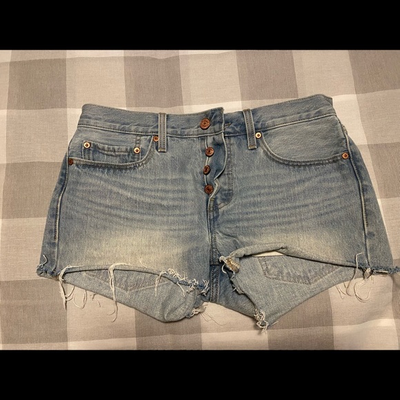 Light Blue 501 Levi’s Shorts - Picture 1 of 3